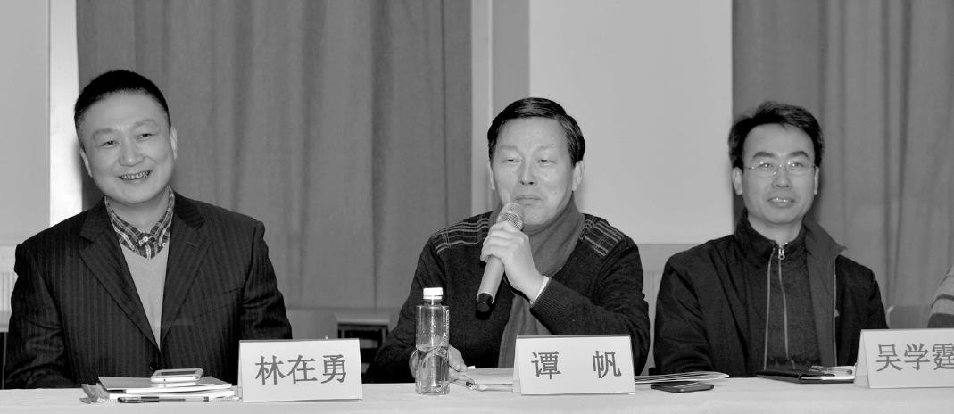 华东师大中文系教授谭帆在研讨会上点评 意昂5开户研究生部供图.jpg